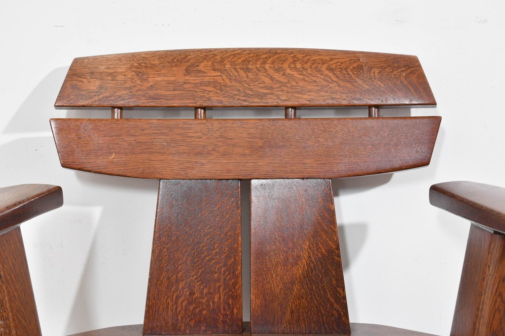 中古　美品　特注品　Oak Vllage(オークヴィレッジ)　ナラ材　漆塗り　木目が印象的なアームチェア　制作費約20万円以上　(R-087537)