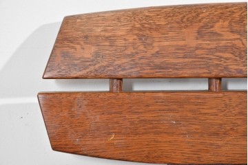 中古　美品　特注品　Oak Vllage(オークヴィレッジ)　ナラ材　漆塗り　木目が印象的なアームチェア　制作費約20万円以上　(R-087537)