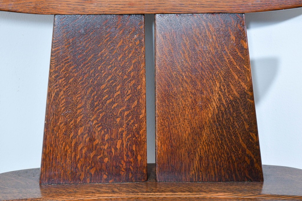 中古　美品　特注品　Oak Vllage(オークヴィレッジ)　ナラ材　漆塗り　木目が印象的なアームチェア　制作費約20万円以上　(R-087537)