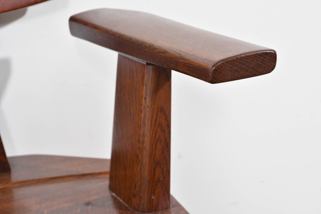 中古　美品　特注品　Oak Vllage(オークヴィレッジ)　ナラ材　漆塗り　木目が印象的なアームチェア　制作費約20万円以上　(R-087537)