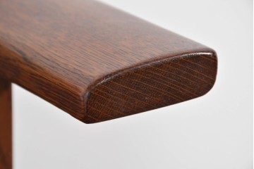 中古　美品　特注品　Oak Vllage(オークヴィレッジ)　ナラ材　漆塗り　木目が印象的なアームチェア　制作費約20万円以上　(R-087537)