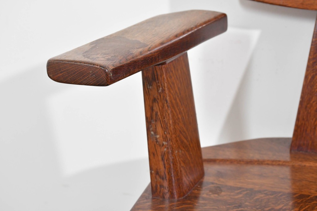 中古　美品　特注品　Oak Vllage(オークヴィレッジ)　ナラ材　漆塗り　木目が印象的なアームチェア　制作費約20万円以上　(R-087537)