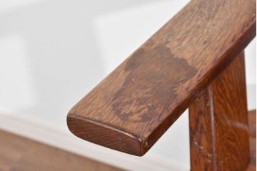 中古　美品　特注品　Oak Vllage(オークヴィレッジ)　ナラ材　漆塗り　木目が印象的なアームチェア　制作費約20万円以上　(R-087537)