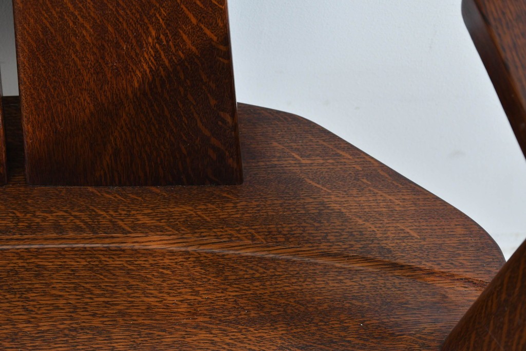 中古　美品　特注品　Oak Vllage(オークヴィレッジ)　ナラ材　漆塗り　木目が印象的なアームチェア　制作費約20万円以上　(R-087537)