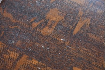 中古　美品　特注品　Oak Vllage(オークヴィレッジ)　ナラ材　漆塗り　木目が印象的なアームチェア　制作費約20万円以上　(R-087537)