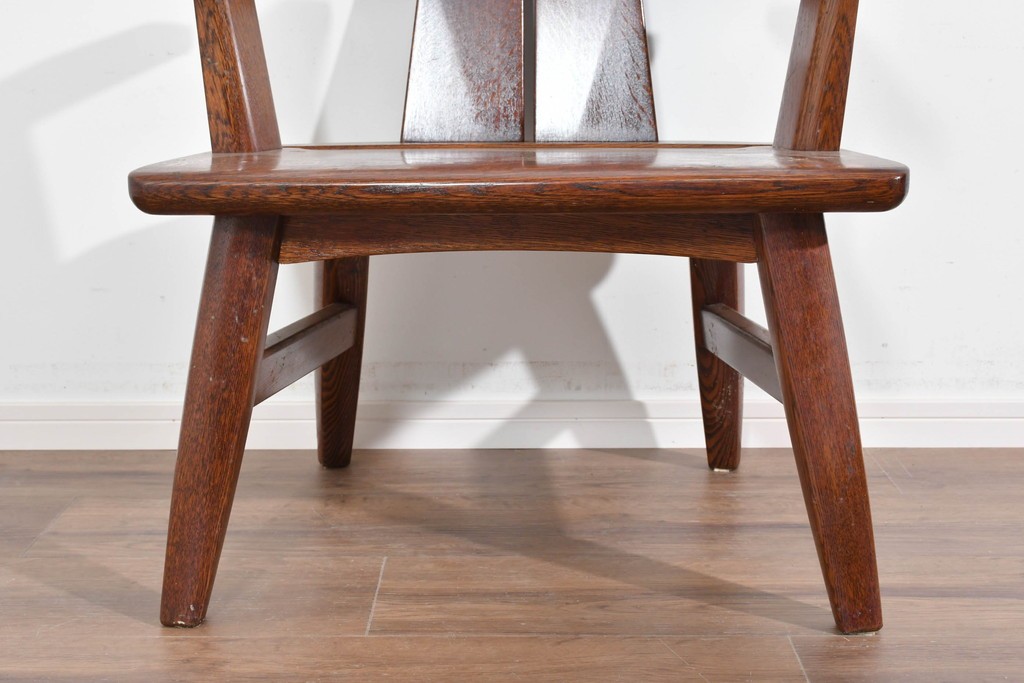 中古　美品　特注品　Oak Vllage(オークヴィレッジ)　ナラ材　漆塗り　木目が印象的なアームチェア　制作費約20万円以上　(R-087537)