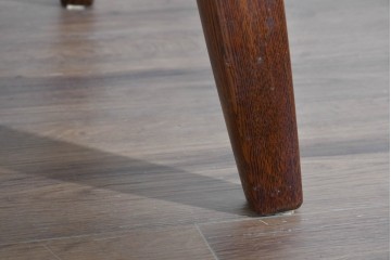 中古　美品　特注品　Oak Vllage(オークヴィレッジ)　ナラ材　漆塗り　木目が印象的なアームチェア　制作費約20万円以上　(R-087537)