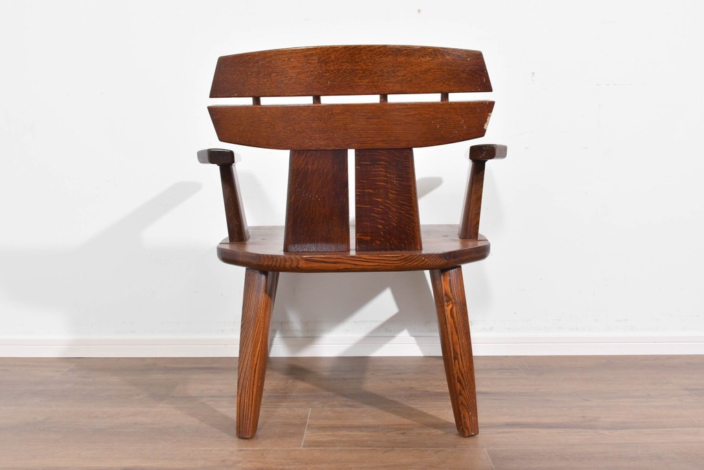 中古　美品　特注品　Oak Vllage(オークヴィレッジ)　ナラ材　漆塗り　木目が印象的なアームチェア　制作費約20万円以上　(R-087537)