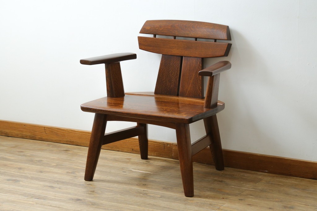 中古　美品　特注品　Oak Vllage(オークヴィレッジ)　ナラ材　漆塗り　木目が印象的なアームチェア　制作費約20万円以上　(R-087537)