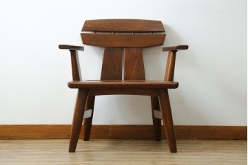 中古　美品　特注品　Oak Vllage(オークヴィレッジ)　ナラ材　漆塗り　木目が印象的なアームチェア　制作費約20万円以上　(R-087537)