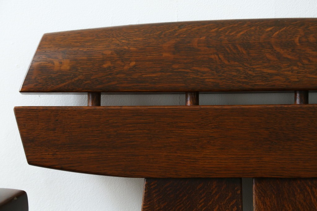 中古　美品　特注品　Oak Vllage(オークヴィレッジ)　ナラ材　漆塗り　木目が印象的なアームチェア　制作費約20万円以上　(R-087537)
