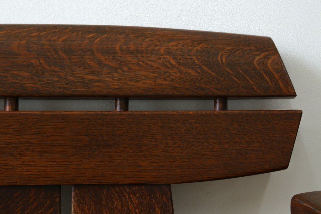 中古　美品　特注品　Oak Vllage(オークヴィレッジ)　ナラ材　漆塗り　木目が印象的なアームチェア　制作費約20万円以上　(R-087537)