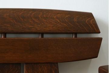 中古　美品　特注品　Oak Vllage(オークヴィレッジ)　ナラ材　漆塗り　木目が印象的なアームチェア　制作費約20万円以上　(R-087537)