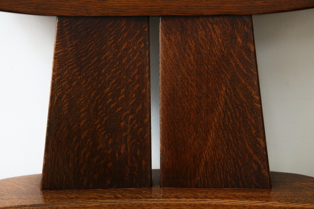 中古　美品　特注品　Oak Vllage(オークヴィレッジ)　ナラ材　漆塗り　木目が印象的なアームチェア　制作費約20万円以上　(R-087537)
