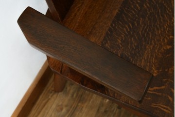 中古　美品　特注品　Oak Vllage(オークヴィレッジ)　ナラ材　漆塗り　木目が印象的なアームチェア　制作費約20万円以上　(R-087537)