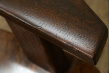 中古　美品　特注品　Oak Vllage(オークヴィレッジ)　ナラ材　漆塗り　木目が印象的なアームチェア　制作費約20万円以上　(R-087537)