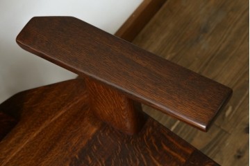 中古　美品　特注品　Oak Vllage(オークヴィレッジ)　ナラ材　漆塗り　木目が印象的なアームチェア　制作費約20万円以上　(R-087537)