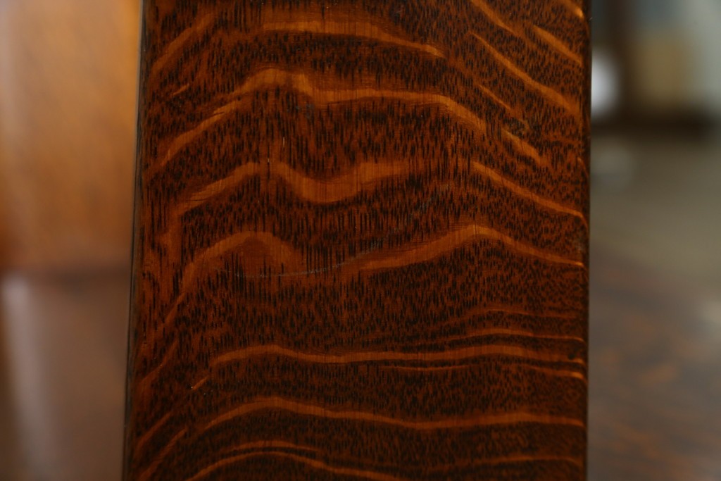 中古　美品　特注品　Oak Vllage(オークヴィレッジ)　ナラ材　漆塗り　木目が印象的なアームチェア　制作費約20万円以上　(R-087537)