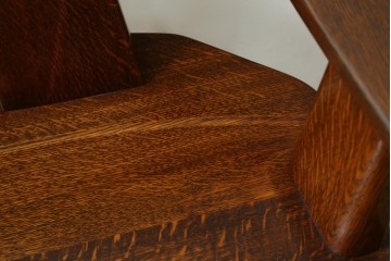 中古　美品　特注品　Oak Vllage(オークヴィレッジ)　ナラ材　漆塗り　木目が印象的なアームチェア　制作費約20万円以上　(R-087537)
