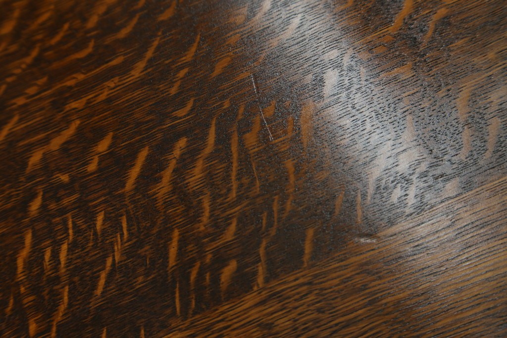 中古　美品　特注品　Oak Vllage(オークヴィレッジ)　ナラ材　漆塗り　木目が印象的なアームチェア　制作費約20万円以上　(R-087537)