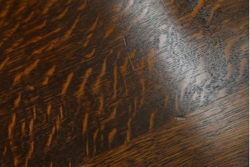 中古　美品　特注品　Oak Vllage(オークヴィレッジ)　ナラ材　漆塗り　木目が印象的なアームチェア　制作費約20万円以上　(R-087537)