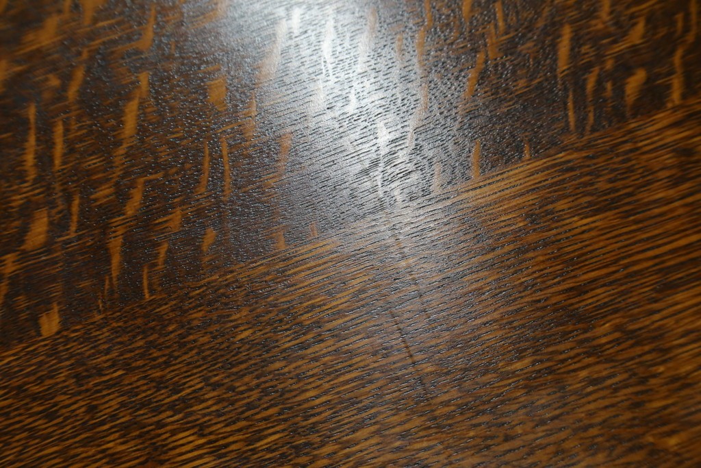 中古　美品　特注品　Oak Vllage(オークヴィレッジ)　ナラ材　漆塗り　木目が印象的なアームチェア　制作費約20万円以上　(R-087537)