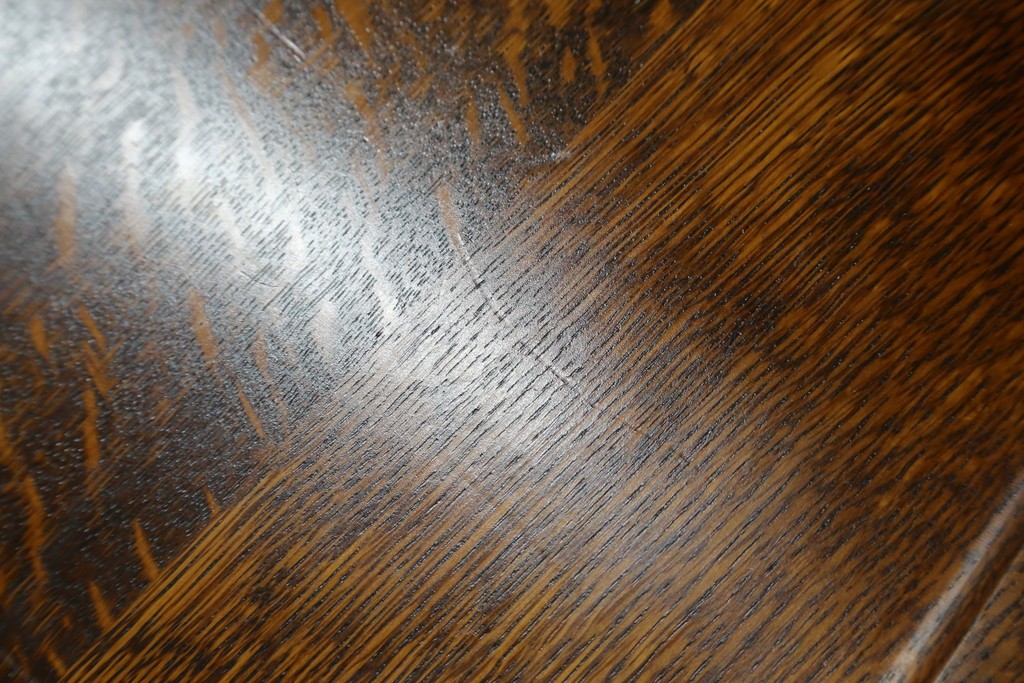中古　美品　特注品　Oak Vllage(オークヴィレッジ)　ナラ材　漆塗り　木目が印象的なアームチェア　制作費約20万円以上　(R-087537)