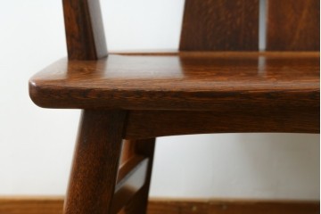 中古　美品　特注品　Oak Vllage(オークヴィレッジ)　ナラ材　漆塗り　木目が印象的なアームチェア　制作費約20万円以上　(R-087537)