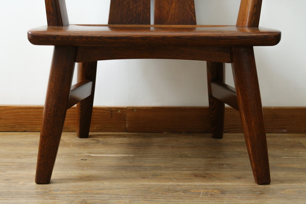 中古　美品　特注品　Oak Vllage(オークヴィレッジ)　ナラ材　漆塗り　木目が印象的なアームチェア　制作費約20万円以上　(R-087537)