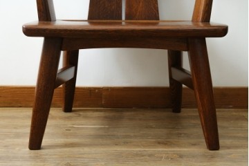中古　美品　特注品　Oak Vllage(オークヴィレッジ)　ナラ材　漆塗り　木目が印象的なアームチェア　制作費約20万円以上　(R-087537)