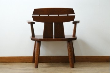 中古　美品　特注品　Oak Vllage(オークヴィレッジ)　ナラ材　漆塗り　木目が印象的なアームチェア　制作費約20万円以上　(R-087537)