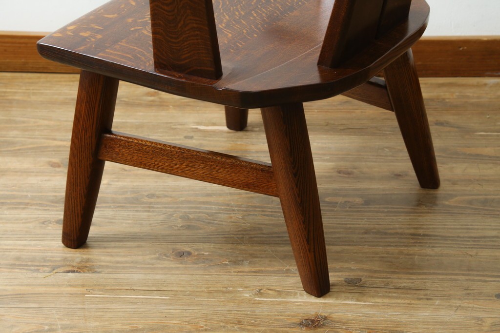 中古　美品　特注品　Oak Vllage(オークヴィレッジ)　ナラ材　漆塗り　木目が印象的なアームチェア　制作費約20万円以上　(R-087537)