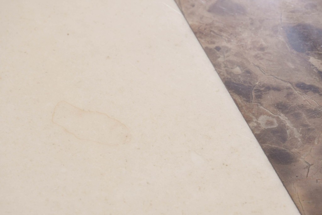 中古　ヨーロッパ　高級輸入家具　オーク材　大理石天板のダイニングテーブル　定価約50万円　(R-087538)