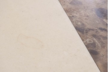 中古　ヨーロッパ　高級輸入家具　オーク材　大理石天板のダイニングテーブル　定価約50万円　(R-087538)