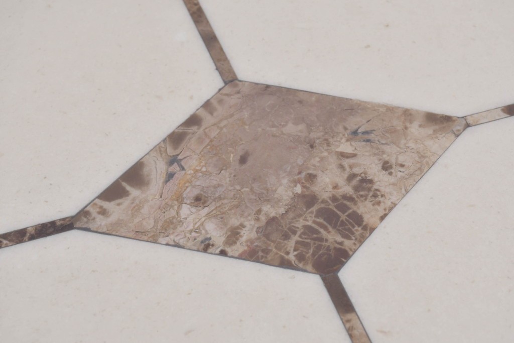 中古　ヨーロッパ　高級輸入家具　オーク材　大理石天板のダイニングテーブル　定価約50万円　(R-087538)