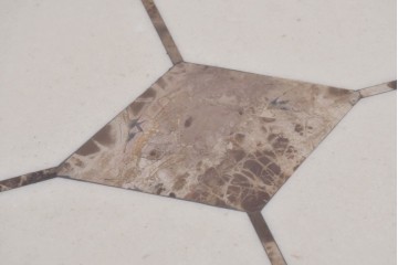 中古　ヨーロッパ　高級輸入家具　オーク材　大理石天板のダイニングテーブル　定価約50万円　(R-087538)