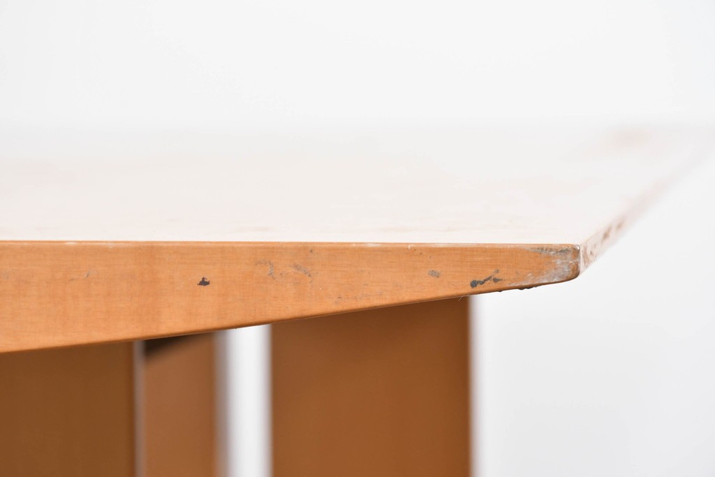 中古　arflex(アルフレックス)　TAVOLO NAVE(タボロ・ナーベ)　天板デザインが印象的なダイニングテーブル　現行定価約55万円　(R-087539)