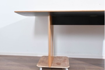 中古　arflex(アルフレックス)　TAVOLO NAVE(タボロ・ナーベ)　天板デザインが印象的なダイニングテーブル　現行定価約55万円　(R-087539)