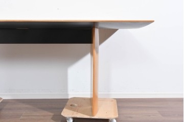 中古　arflex(アルフレックス)　TAVOLO NAVE(タボロ・ナーベ)　天板デザインが印象的なダイニングテーブル　現行定価約55万円　(R-087539)