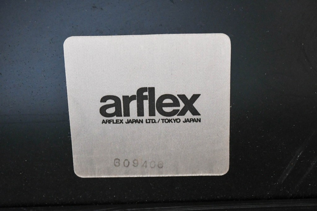 中古　arflex(アルフレックス)　TAVOLO NAVE(タボロ・ナーベ)　天板デザインが印象的なダイニングテーブル　現行定価約55万円　(R-087539)