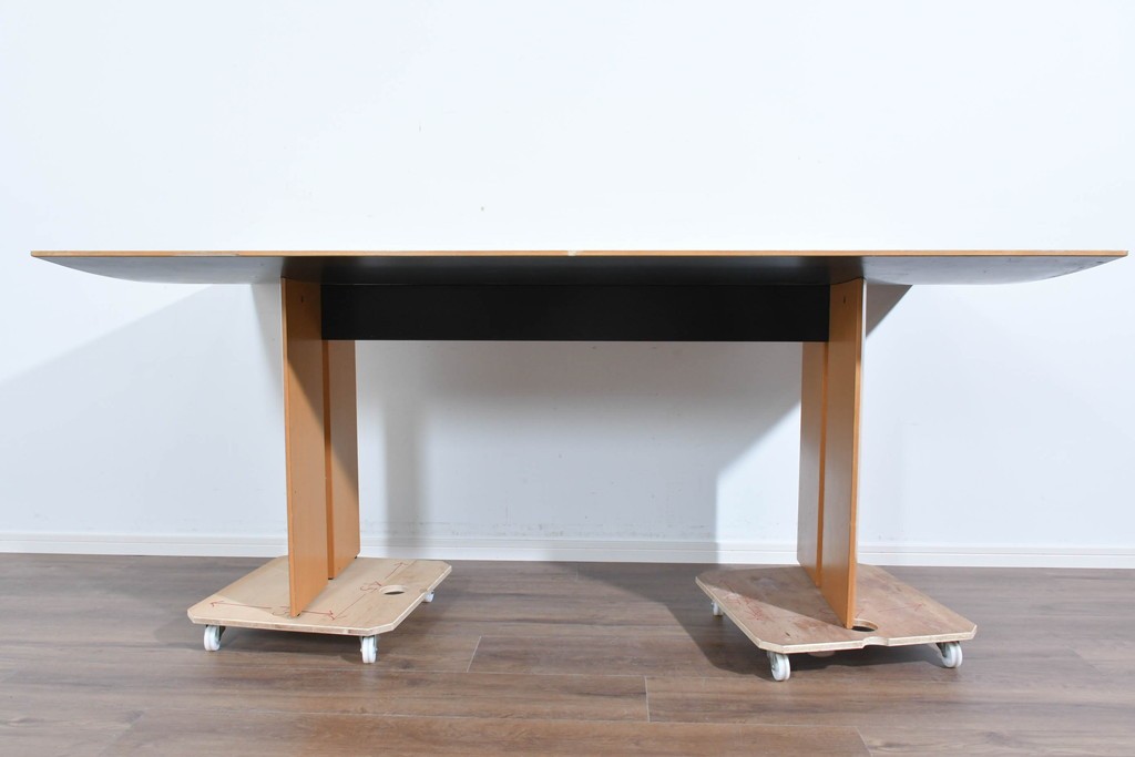 中古　arflex(アルフレックス)　TAVOLO NAVE(タボロ・ナーベ)　天板デザインが印象的なダイニングテーブル　現行定価約55万円　(R-087539)