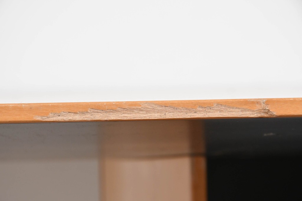 中古　arflex(アルフレックス)　TAVOLO NAVE(タボロ・ナーベ)　天板デザインが印象的なダイニングテーブル　現行定価約55万円　(R-087539)