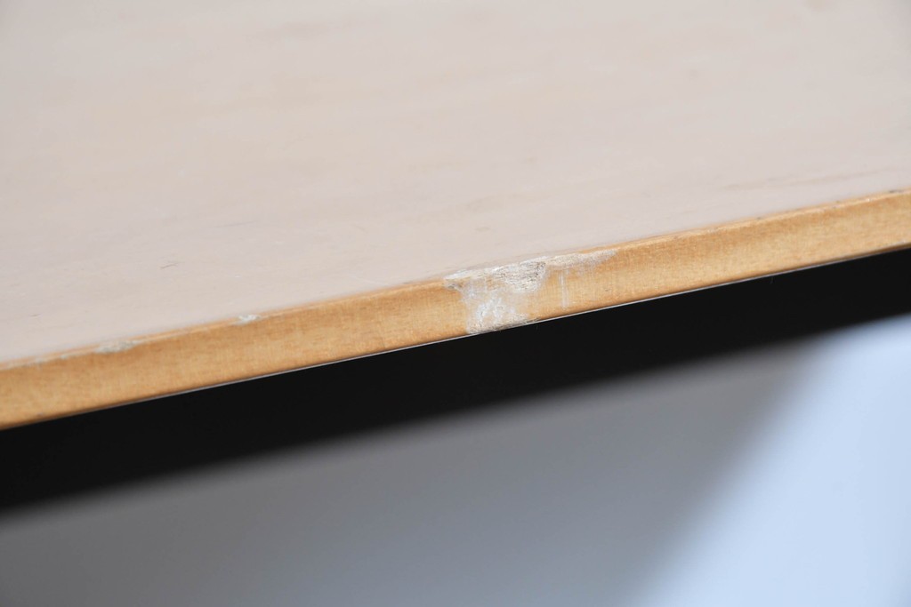 中古　arflex(アルフレックス)　TAVOLO NAVE(タボロ・ナーベ)　天板デザインが印象的なダイニングテーブル　現行定価約55万円　(R-087539)