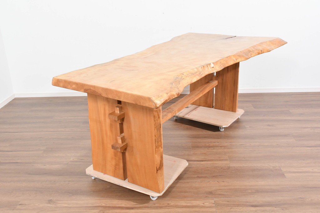 中古　国産職人手作り品　栃ノ木(トチノキ)　一枚板の存在感あふれるダイニングテーブル　製作費約45万円　(R-087540)