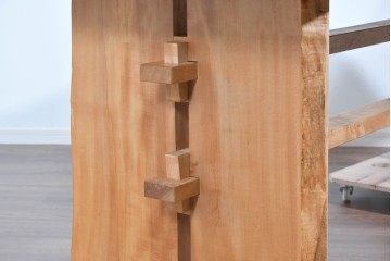 中古　国産職人手作り品　栃ノ木(トチノキ)　一枚板の存在感あふれるダイニングテーブル　製作費約45万円　(R-087540)