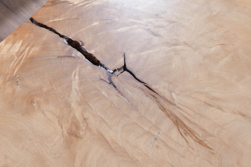 中古　国産職人手作り品　栃ノ木(トチノキ)　一枚板の存在感あふれるダイニングテーブル　製作費約45万円　(R-087540)