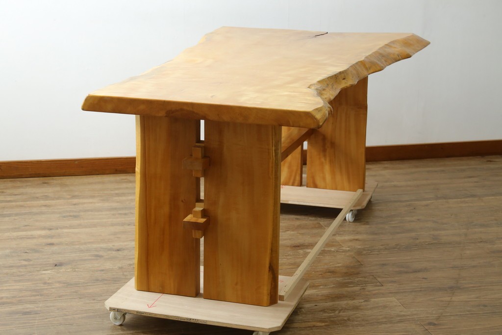 中古　国産職人手作り品　栃ノ木(トチノキ)　一枚板の存在感あふれるダイニングテーブル　製作費約45万円　(R-087540)