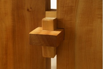 中古　国産職人手作り品　栃ノ木(トチノキ)　一枚板の存在感あふれるダイニングテーブル　製作費約45万円　(R-087540)