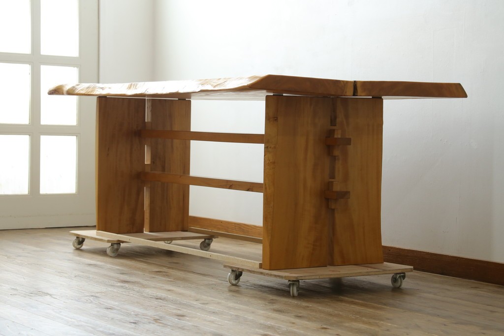 中古　国産職人手作り品　栃ノ木(トチノキ)　一枚板の存在感あふれるダイニングテーブル　製作費約45万円　(R-087540)