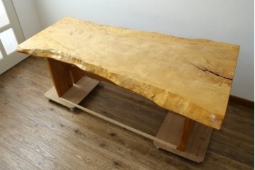 中古　国産職人手作り品　栃ノ木(トチノキ)　一枚板の存在感あふれるダイニングテーブル　製作費約45万円　(R-087540)